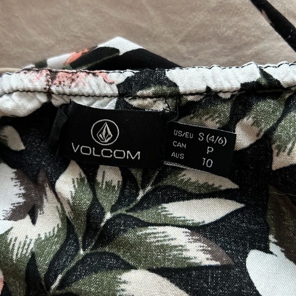 Tropical Halter Crop Top - Picture 2 of 3